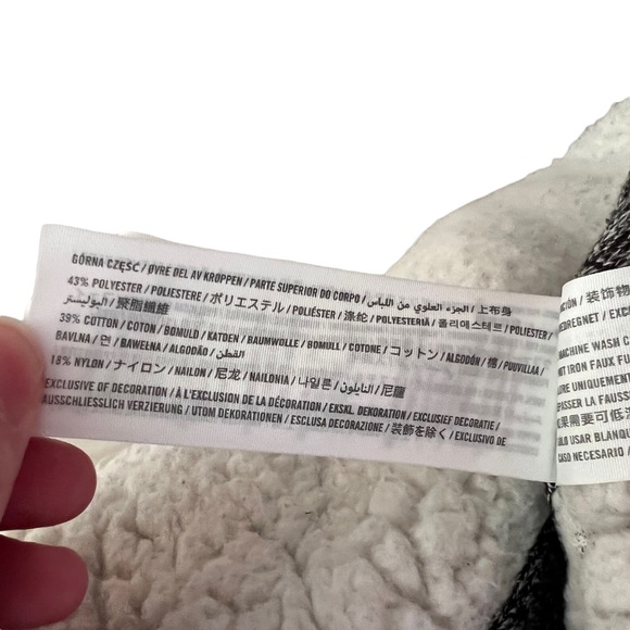 Abercrombie & Fitch Sherpa Lined Vest | Quilted Upper | Two Toned - Picture 10 of 11